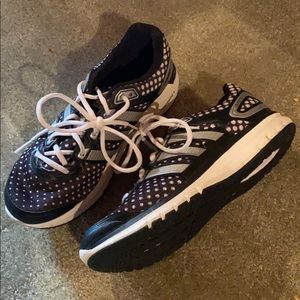 Women’s Adodas Sneakers